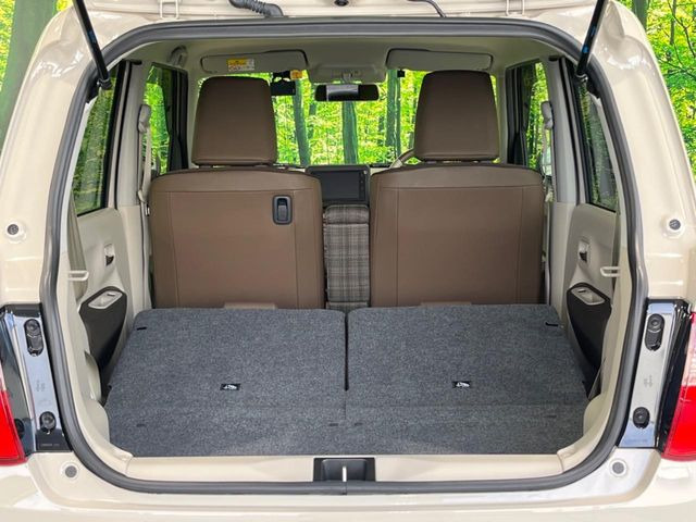 ���i�̂���������ʋ΁A���}���ɏ\���ȉ׎��X�y�[�X���m�ۂ��Ă���܂��B�Z�J���h�V�[�g��|���ƁA�傫�ȉו��̐ύڂ��\�ł���