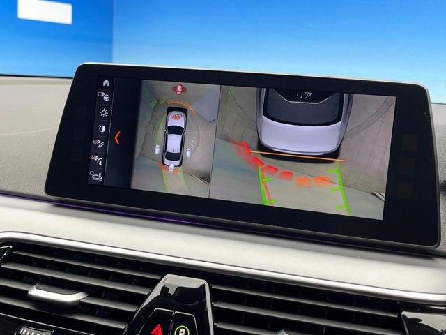 ���p�m���~�b�N�r���[���j�^�[:��p�̃J�����ɂ��A�ォ�猩���낵���悤�Ȏ��_��360�x�N���}�̎��͂��m�F���邱�Ƃ��ł��܂������p�������m�F���₷���A�����ꏊ�ł̐؂�Ԃ��⒓�Ԃ��X���[�Y�ɍs���܂��B