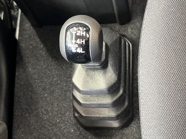 4WDのお車ですので、雪道でも安心です♪降雪地地域にお住まいの方以外にも、ウィンタースポーツが趣味の方や降雪地域へ帰省される機会がある方にもおすすめ!