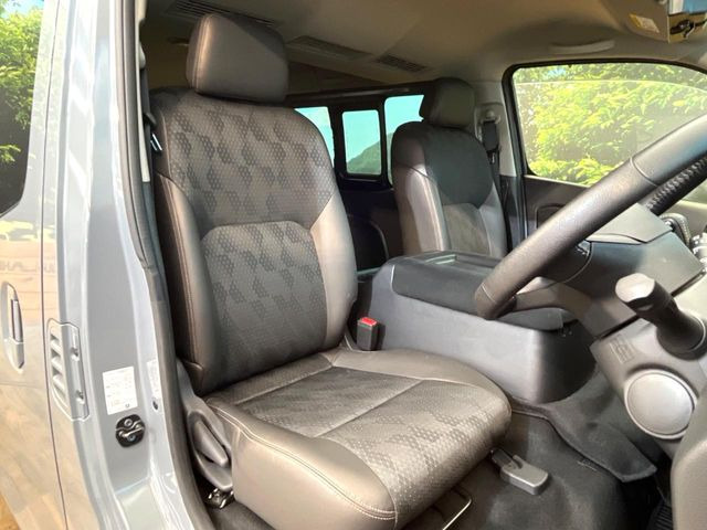 �y�n�[�t���U�[�V�[�g�z�������ƍ���S�n�𗼗������l�C�̃V�[�g���w�ʁE���ʂ̃t�@�u���b�N�f�ނ́A�ʋC���̗ǂ��⊊��ɂ����ɗD��Ă��܂��B�C���╞���ɍ��E���ꂸ���K�ɂ���肢�������܂��B