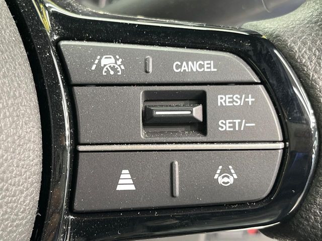 【アダプティブクルーズコントロール】高速道路での長距離走行が楽に!!自動で速度を保つクルーズコントロールが、衝突軽減システムと連携し、前方の車両を感知して車間を保つように速度調節してくれます!!