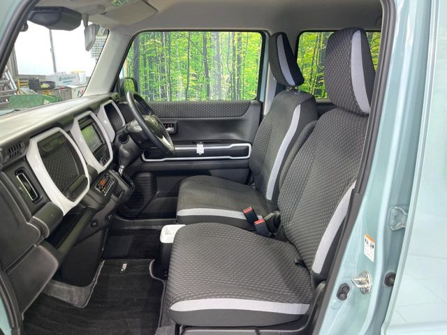 運転席シート廻りは使用感も少なく、良好な状態となっています。丁寧に使われていたことがよくわかりますね。