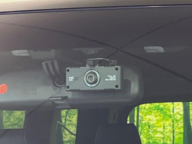 【ドライブレコーダー】安心・安全なカーライフに必須のドライブレコーダーを装備!走行中はもちろん、あおり運転や事故に遭遇した際の状況も映像で記録し、万一のリスクに備えます。