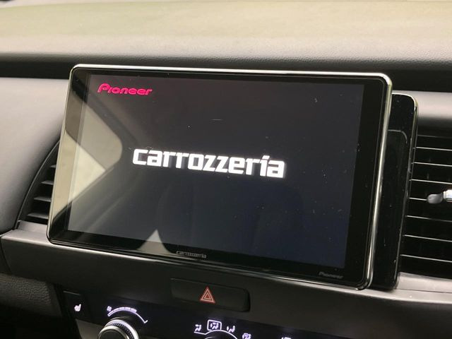 【ディスプレイオーディオ】お手持ちのスマートフォンとの連携で、ナビや音楽再生など各種アプリを使用可能。スマホに近い感覚でお使いいただけます♪