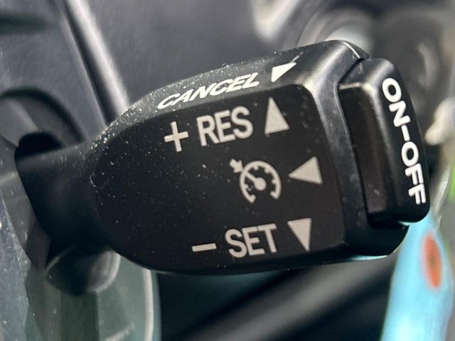 �y�N���[�Y�R���g���[���z�������H�����N���N���s�B�A�N�Z���𗣂��Ă���葬�x�ő��s���ł��A�������^�]���̕��S���y��!�����E�������ȒP�ȃX�C�b�`����Œ����ł��܂��B