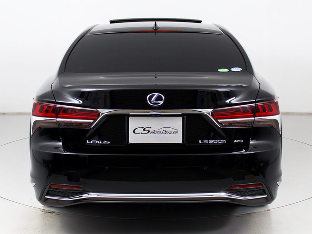 ★クリアランスソナー(前後コーナーセンサー)が付いています!フロント&リアにセンサーがあり、障害物に近づくと警告音が鳴り、更にはマルチ画面上にも表示されます!すごく便利な人気装備です!!