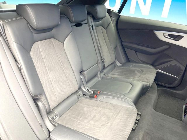 ●後部座席も気になるようなキズ・汚れやへたり等、大きなダメージはなく、良好な状態です。
