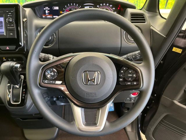 �y�z���_�Z���V���O�z���s���ɑO���̎ԗ�����F�����A�Փ˂������Ȏ��͌x��ƃu���[�L�ŏՓˉ���Ɣ�Q�y�����A�V�X�g�B�����S�Ƀh���C�u�����y���݂��������܂��B