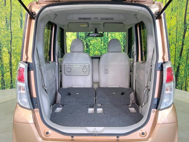 ���i�̂���������ʋ΁A���}���ɏ\���ȉ׎��X�y�[�X���m�ۂ��Ă���܂��B�Z�J���h�V�[�g��|���ƁA�傫�ȉו��̐ύڂ��\�ł���