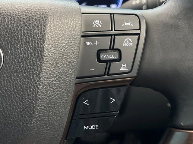 【レーダークルーズコントロール】高速道路での長距離走行が楽に!!自動で速度を保つクルーズコントロールが、衝突軽減システムと連携し、前方の車両を感知して車間を保つように速度調節してくれます!!