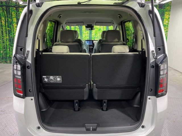 ���i�̂���������ʋ΁A���}���ɏ\���ȉ׎��X�y�[�X���m�ۂ��Ă���܂��B�Z�J���h�V�[�g��|���ƁA�傫�ȉו��̐ύڂ��\�ł���