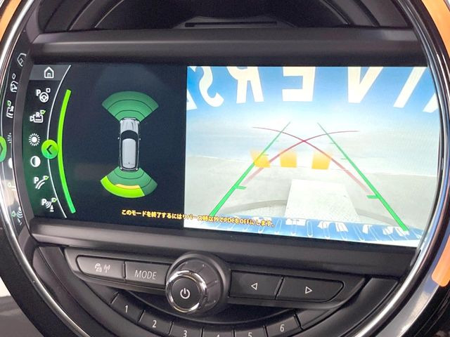 ●ガイドライン付きバックカメラ:不安な駐車もこれで安心!ガイドライン付きなので狭い箇所での駐車もラクラクです!