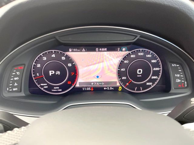 ●バーチャルコックピット:全体が液晶パネルとなっている先進的なメーターパネル。通常のスピードメーターとしての機能はもちろん、ナビ・オーディオ機能の確認・操作もでき、運転に集中しやすくなっております。