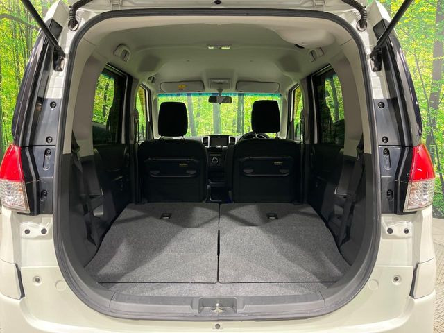 普段のお買い物や通勤、送迎等に十分な荷室スペースを確保しております。セカンドシートを倒すと、大きな荷物の積載も可能です♪