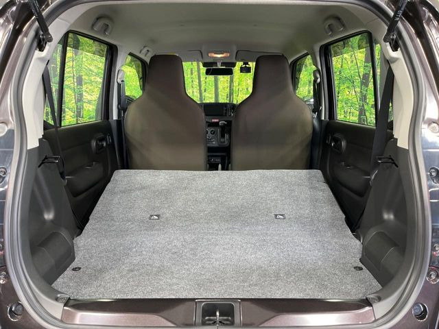 積み下ろしのしやすいデッキにはたっぷりと荷物を積み込んでいただけます。遊びから仕事まで、様々なシーンで頼れます♪