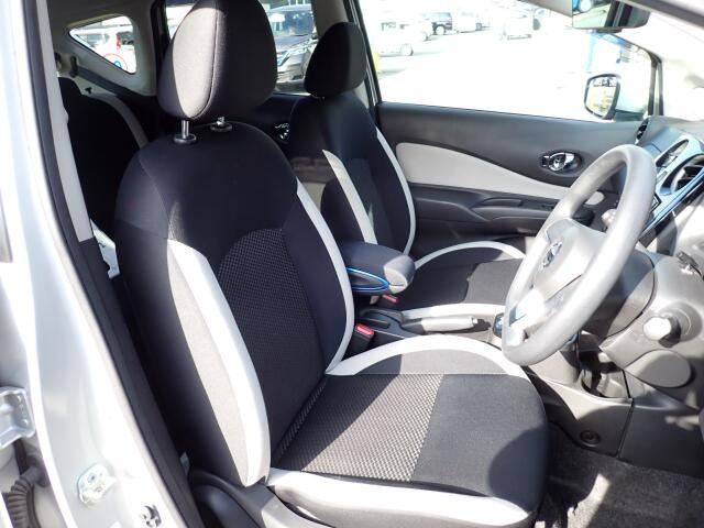 フロントシート、状態良好で安心です。大きな汚れもなく安心です