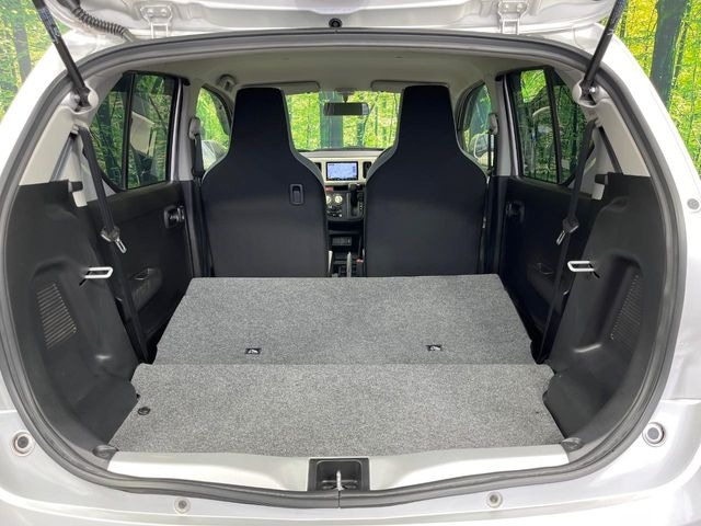 ���i�̂���������ʋ΁A���}���ɏ\���ȉ׎��X�y�[�X���m�ۂ��Ă���܂��B�Z�J���h�V�[�g��|���ƁA�傫�ȉו��̐ύڂ��\�ł���