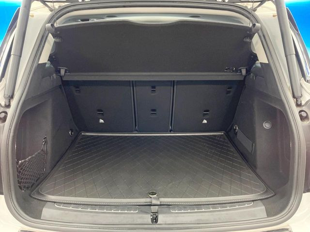 ●トランクルーム:趣味が広がる収容スペース!これだけの広さがあればお買い物やレジャーなどにも最適です!使用感も少なくきれいな状態を維持しております。