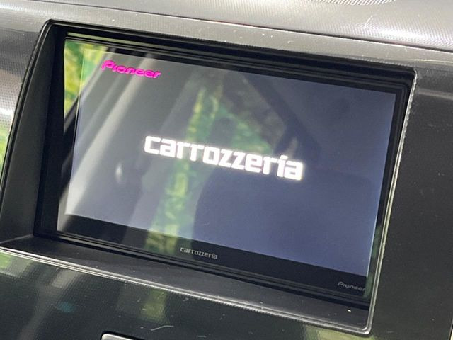 【ディスプレイオーディオ】お持ちのスマホやMP3プレイヤーとの無線接続で音楽再生が可能!コードで繋ぐわずらわしさも無く、手軽にお気に入りの音楽を楽しめます。