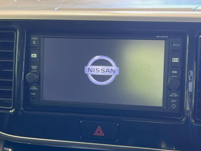 【純正ナビ】人気の純正ナビを装備しております。ナビの使いやすさはもちろん、オーディオ機能も充実!キャンプや旅行はもちろん、通勤や買い物など普段のドライブも楽しくなるはず♪
