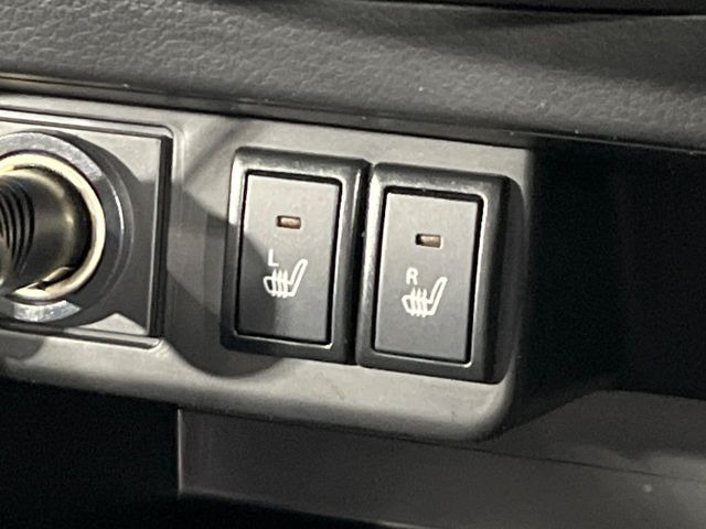 【シートヒーター】寒い日に重宝するシートヒーター!エアコンより早く温まってくれるので寒がりの人も安心ですね♪エアコンの温風は乾燥するから苦手、という方にもをおすすめです。