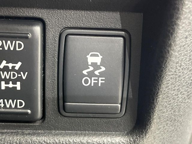 �y������h�~���u�z�ԗ��̉���������m����ƁA�����I�Ɏԗ��̐i�s������ۂ悤�Ɏԗ��𐧌䂵�܂��B�J�̓��ȂǊ���₷���H�ʏ󋵂ł����S�ȉ^�]���\�ł��B