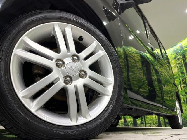 【純正15インチアルミホイール】外観にマッチした純正アルミホイールを装着しております。各種社外アルミホイールや、スタッドレスタイヤも取扱いしております。是非ご相談ください♪