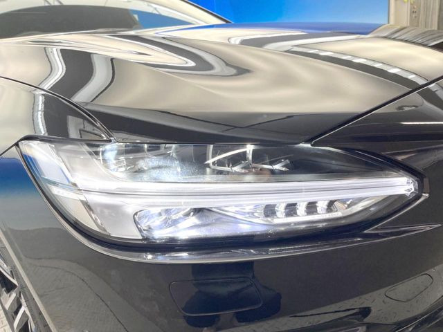 ●LEDヘッドライト:夜間走行時も良好な視界を確保し安心して運転できる高輝度LEDヘッドライトを装備!点灯速度が早く、消費電力も抑えられています。