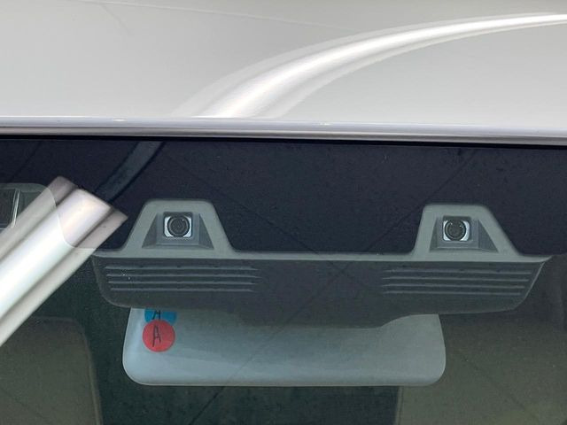 �y�G�}�[�W�F���V�[�u���[�L�z���s���ɑO���̎ԗ�����F�����A�Փ˂������Ȏ��͌x��ƃu���[�L�ŏՓˉ���Ɣ�Q�y�����A�V�X�g�B�����S�Ƀh���C�u�����y���݂��������܂��B