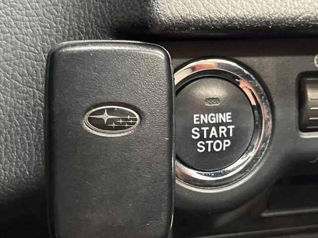 【アクセスキー&プッシュスタート】カバンやポケットに入れたままでもドアの施錠・解錠が可能なスマートキーを装備。エンジンのオン・オフ時もカギを取り出す必要が無く、ボタンをプッシュするだけでOK♪