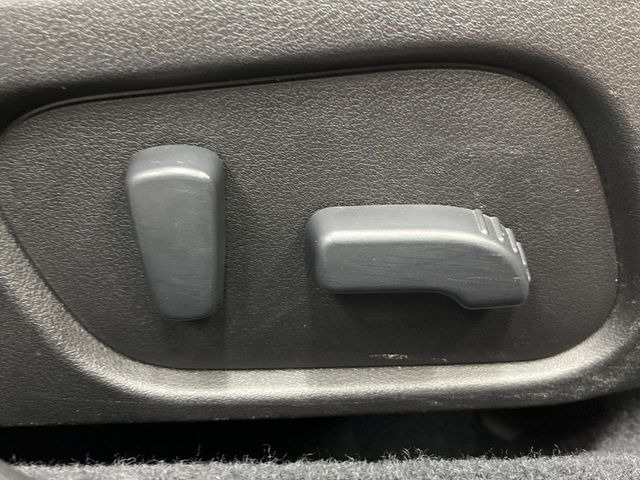 【パワーシート】スイッチ一つで簡単にシートの微調整が可能!電動だから力もいりません!快適なシートポジションにセットして、快適なドライブをお楽しみください。