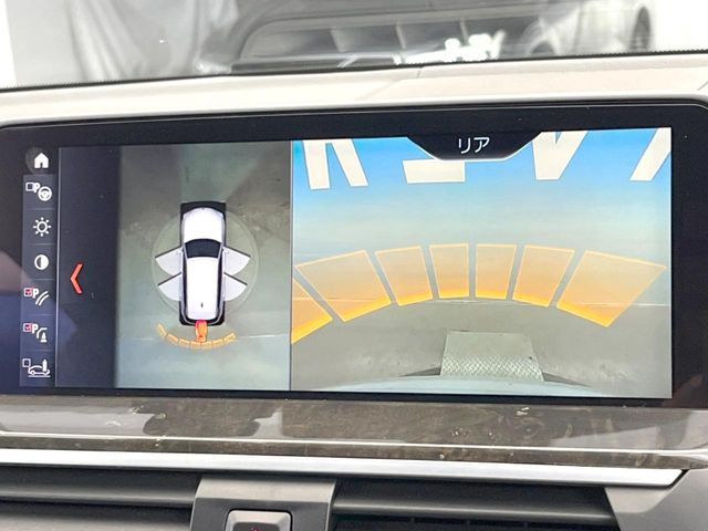 ���p�m���~�b�N�r���[���j�^�[:��p�̃J�����ɂ��A�ォ�猩���낵���悤�Ȏ��_��360�x�N���}�̎��͂��m�F���邱�Ƃ��ł��܂������p�������m�F���₷���A�����ꏊ�ł̐؂�Ԃ��⒓�Ԃ��X���[�Y�ɍs���܂��B