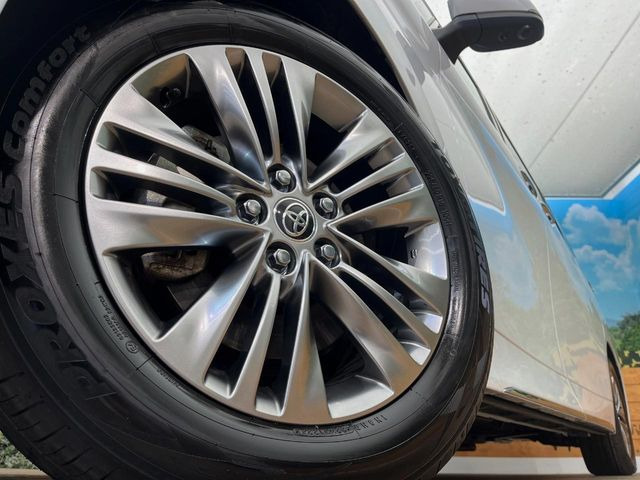 外観にマッチした純正アルミホイールを装着しております。各種社外アルミホイールや、スタッドレスタイヤも取扱いしております。是非ご相談ください♪