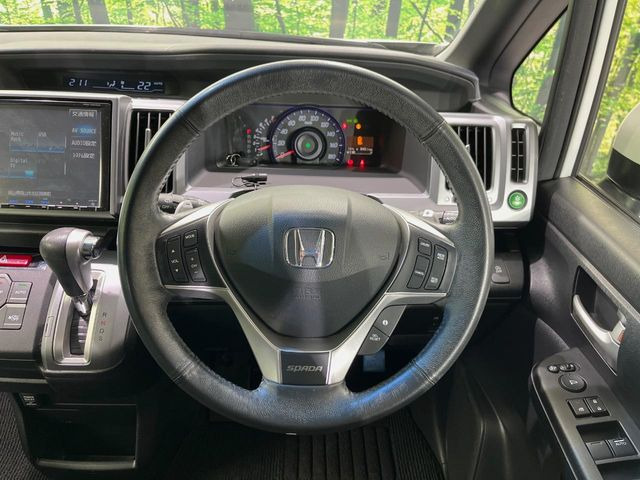 �y�����v�����X�e�A�����O�z�㎿�Ȋv���g�p���邱�ƂŁA��ɂ����������݂ƂĂ��^�]���₷���n���h���ł���