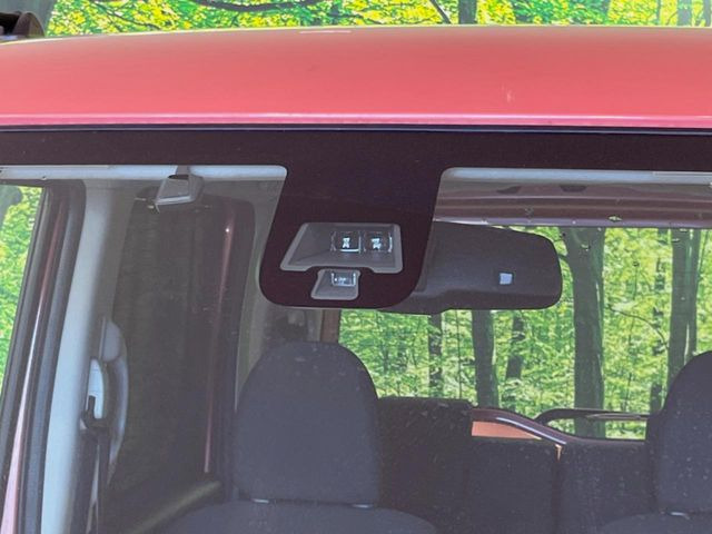 【エマージェンシーブレーキ】走行中に前方の車両等を認識し、衝突しそうな時は警報とブレーキで衝突回避と被害軽減をアシスト。より安全にドライブをお楽しみいただけます。