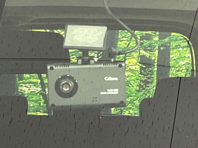 【ドライブレコーダー】安心・安全なカーライフに必須のドライブレコーダーを装備!走行中はもちろん、あおり運転や事故に遭遇した際の状況も映像で記録し、万一のリスクに備えます。