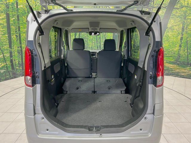 ���i�̂���������ʋ΁A���}���ɏ\���ȉ׎��X�y�[�X���m�ۂ��Ă���܂��B�Z�J���h�V�[�g��|���ƁA�傫�ȉו��̐ύڂ��\�ł���