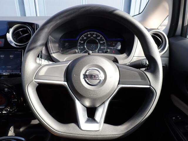 ステアリングはとてもきれいな状態です☆