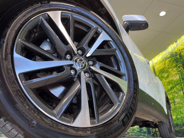 �y����18�C���`�A���~�z�C�[���z�O�ςɃ}�b�`���������A���~�z�C�[���𑕒����Ă���܂��B�e��ЊO�A���~�z�C�[����A�X�^�b�h���X�^�C�����戵�����Ă���܂��B���񂲑��k����������