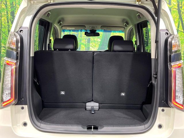 ���i�̂���������ʋ΁A���}���ɏ\���ȉ׎��X�y�[�X���m�ۂ��Ă���܂��B�Z�J���h�V�[�g��|���ƁA�傫�ȉו��̐ύڂ��\�ł���