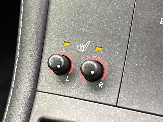 【シートヒーター】寒い日に重宝するシートヒーター!エアコンより早く温まってくれるので寒がりの人も安心ですね♪エアコンの温風は乾燥するから苦手、という方にもをおすすめです。