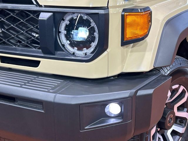 �yLED�w�b�h���C�g�z���V����ԑ��s�����ǍD�Ȏ��E���m�ۂ����S���ĉ^�]�ł��鍂�P�xLED�w�b�h���C�g�𑕔�!�_�����x�������A����d�͂��}�����Ă��܂��B