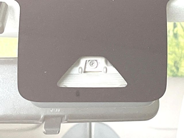 �y�X�}�[�g�A�V�X�g�z���s���ɑO���̎ԗ�����F�����A�Փ˂������Ȏ��͌x��ƃu���[�L�ŏՓˉ���Ɣ�Q�y�����A�V�X�g�B�����S�Ƀh���C�u�����y���݂��������܂��B