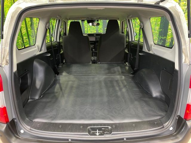 ���i�̂���������ʋ΁A���}���ɏ\���ȉ׎��X�y�[�X���m�ۂ��Ă���܂��B�Z�J���h�V�[�g��|���ƁA�傫�ȉו��̐ύڂ��\�ł���