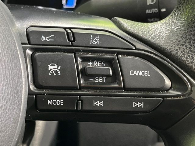 【レーダークルーズコントロール】高速道路での長距離走行が楽に!!自動で速度を保つクルーズコントロールが、衝突軽減システムと連携し、前方の車両を感知して車間を保つように速度調節してくれます!!