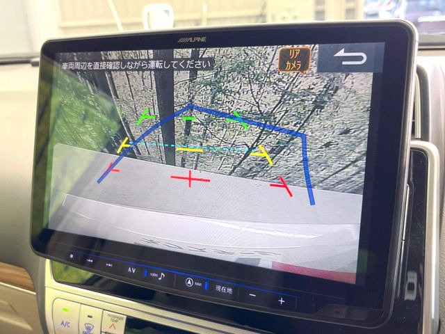 【バックカメラ】駐車時に後方がリアルタイム映像で確認できます。大型商業施設や立体駐車場での駐車時や、夜間のバック時に大活躍!運転スキルに関わらず、今や必須となった装備のひとつです!