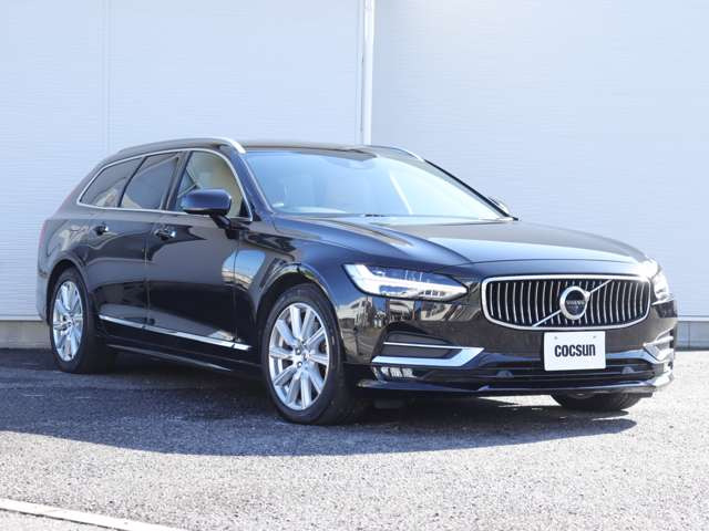 【最大91項目の点検整備】ボルボに精通した整備士が、車両の状態について最大91項目に及ぶチェック基準で厳密な点検整備を実施します。納車時には点検整備内容を記録した点検整備記録簿をお渡しします。