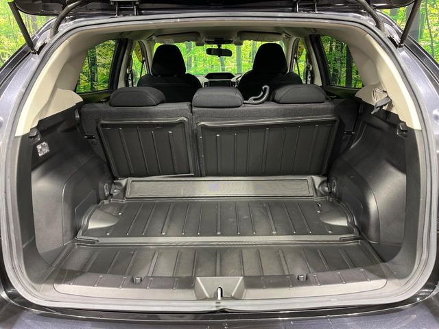 ラゲッジルームは、大容量のスペースを確保。普段のお買い物からレジャーまで、幅広く活躍してくれます!また、リアシートを倒すことでバリエーション豊かにお使いいただけます。
