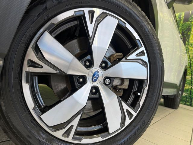 �y����18�C���`�A���~�z�C�[���z�O�ςɃ}�b�`���������A���~�z�C�[���𑕒����Ă���܂��B�e��ЊO�A���~�z�C�[����A�X�^�b�h���X�^�C�����戵�����Ă���܂��B���񂲑��k����������