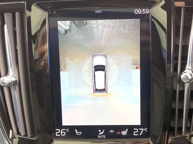 ●パノラミックビューモニター:専用のカメラにより、上から見下ろしたような視点で360度クルマの周囲を確認することができます☆死角部分も確認しやすく、狭い場所での切り返しや駐車もスムーズに行えます。